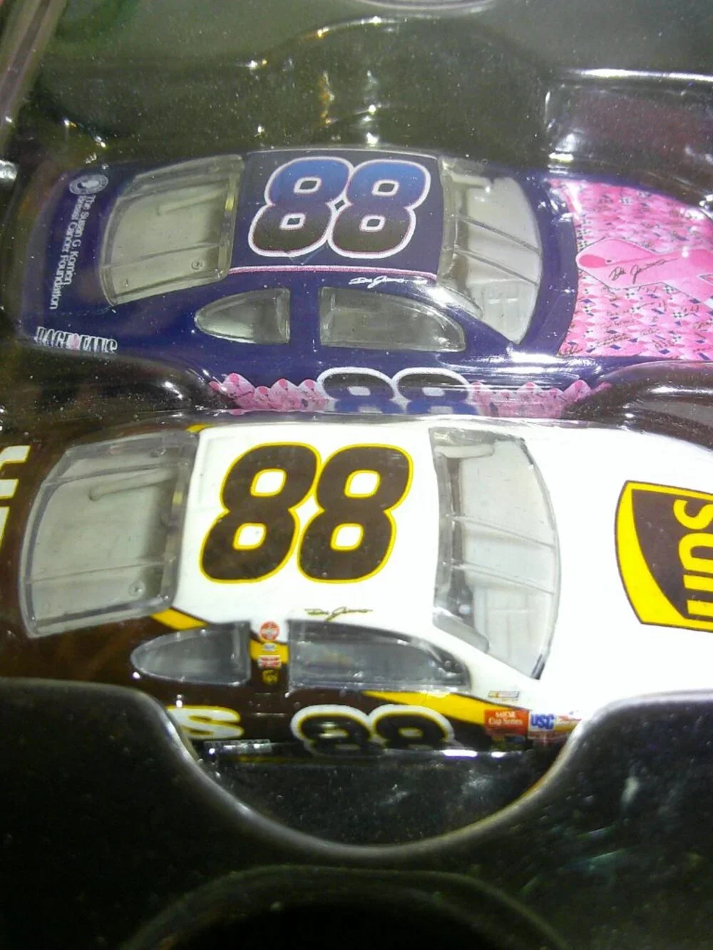 2004 RCCA Race Fans For a Cure Dale Jarrett #88, 1:64 Cars UPS Breast Cancer Tin